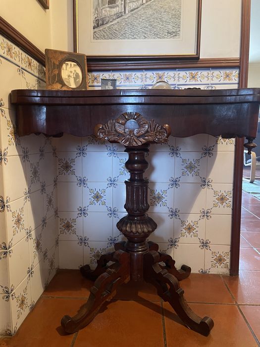 Mesa de jogo muito antiga