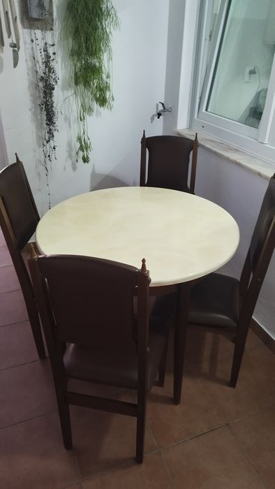 Conjunto mesa + 4 cadeiras