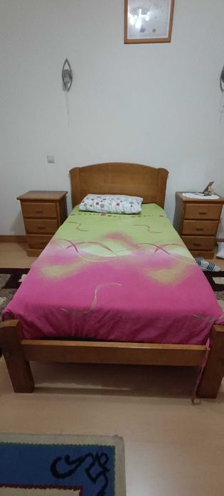 Cama solteiro mais mesinha