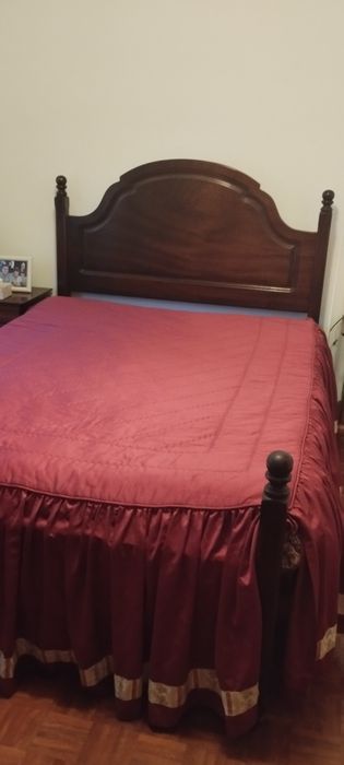Cama de casal mogno