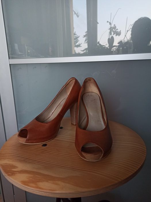 Szpilki 36 skórzane