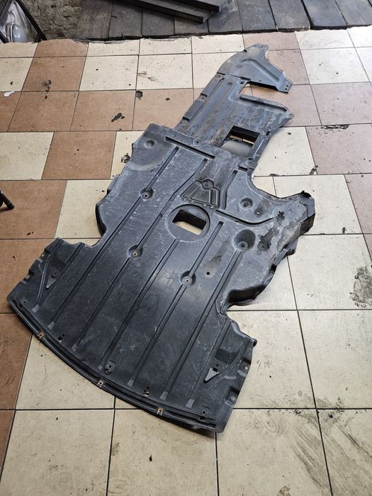 Osłona dolna silnika ( pampers ) Bmw e90/e91/e92/e93