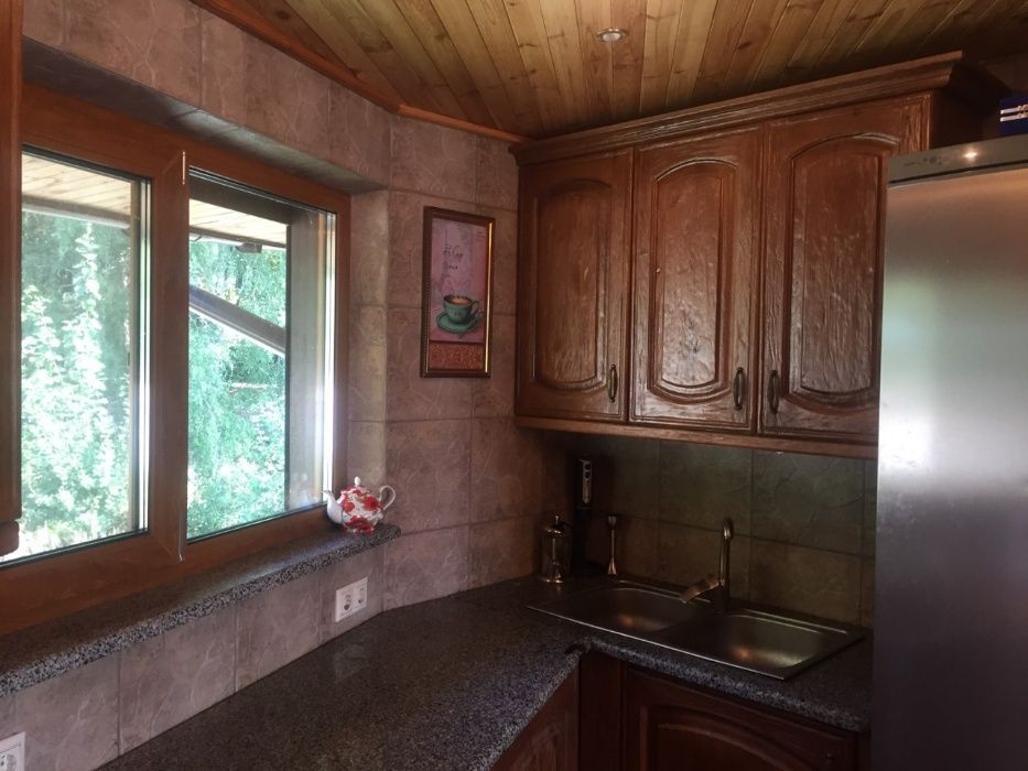 Дом в лесу на озере с камином под Киевом. Всегда есть свет и интернет.