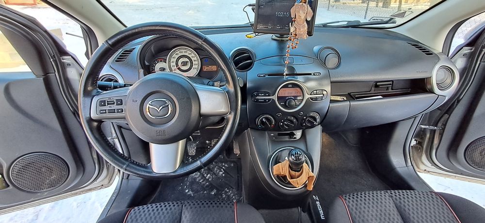 Sprzedam Mazdę 2