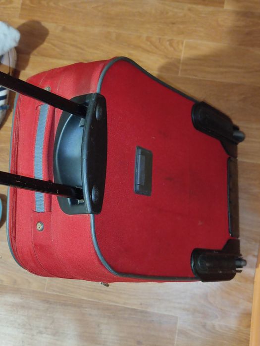 Валіза містка Roncato червона велика 35*20*54 см з ручкою та відділами