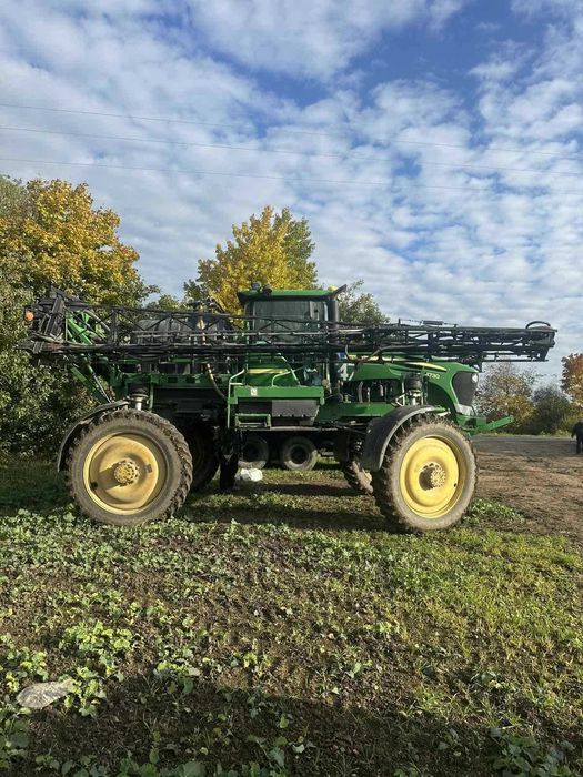 самохідний оприскувач John Deere 4730
