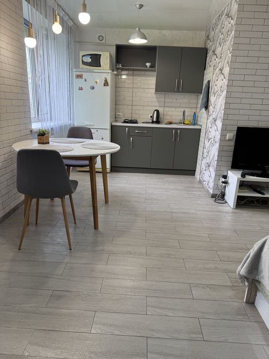 Студия посуточно, почасово. Жилпоселок, пл. Победы.