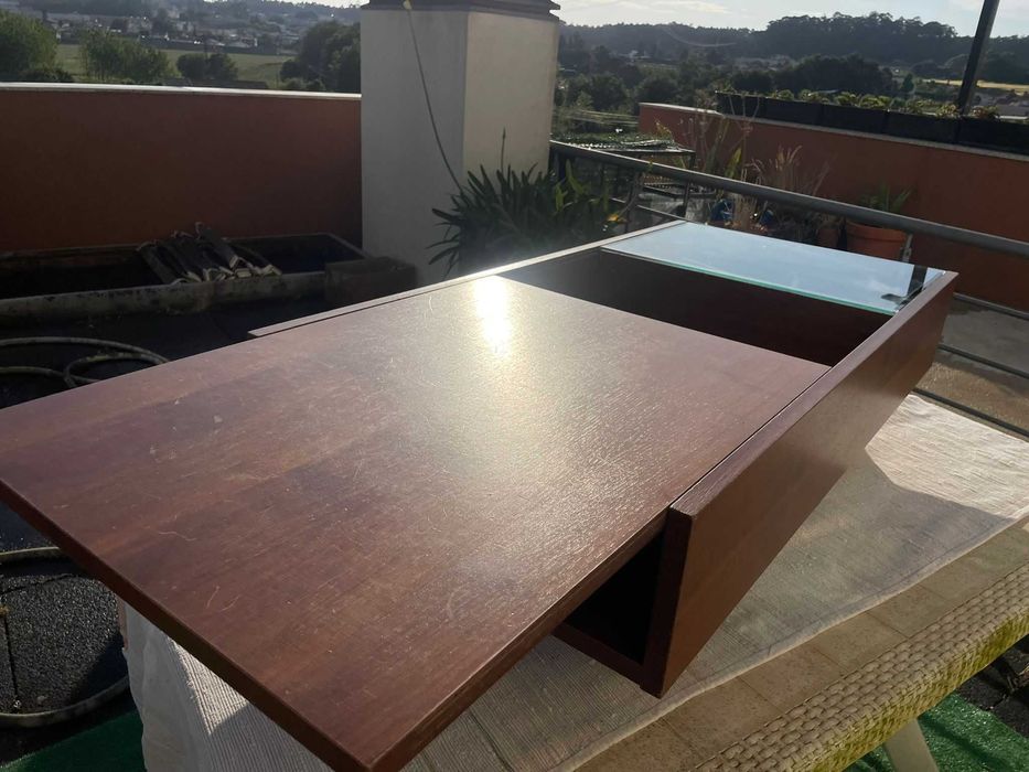 Mesa de apoio aos sofás