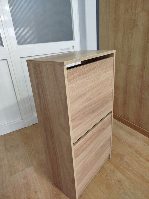 Sapateira de madeira, Nova