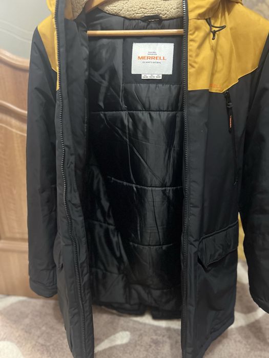 Продам зимову куртку на хлопчика фірми Merrell.Стан ідеальний.
