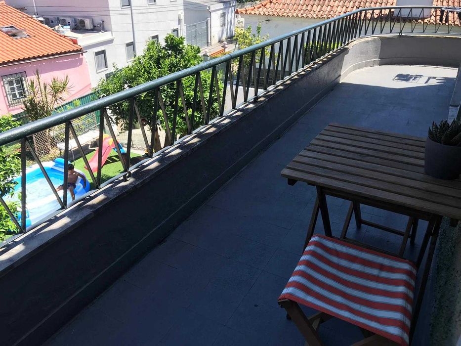 Andar de Moradia T3/ Logradouro/Churrasqueira/Garagem Queijas/Oeiras