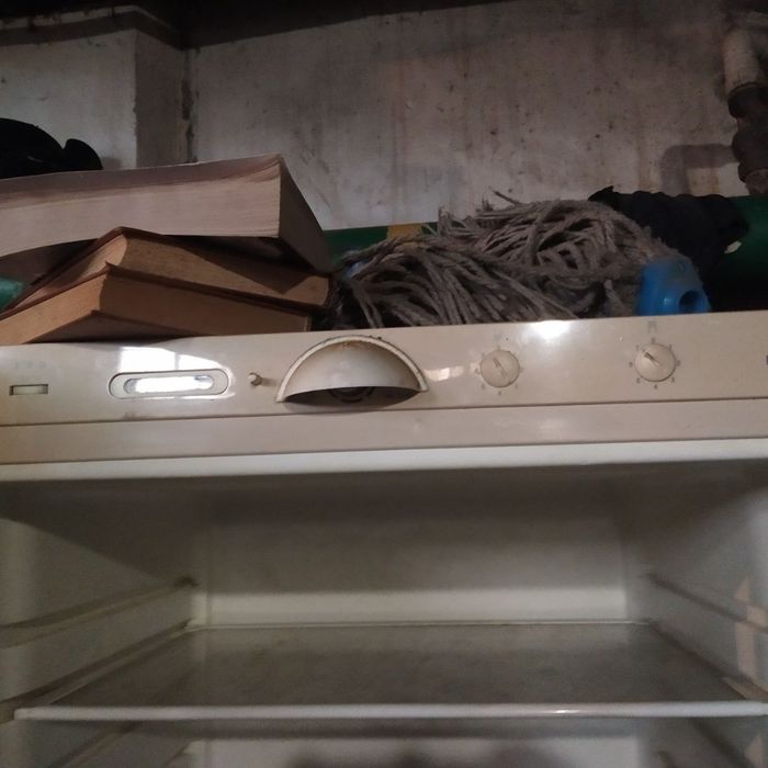 Продам холодильник фірми VESTFROST. Ціна 1800.