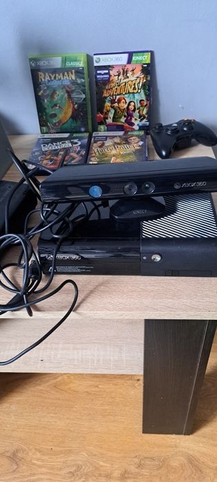 Xbox 360 z kinectem, padem i 4 gry.