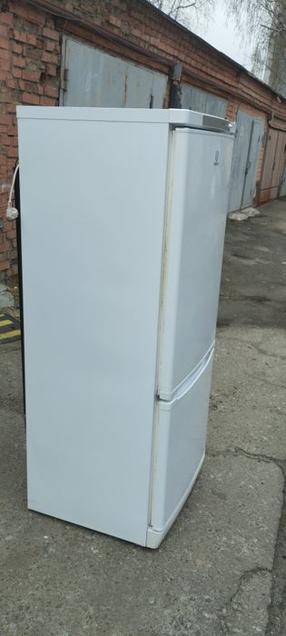 Холодильник Індезіт