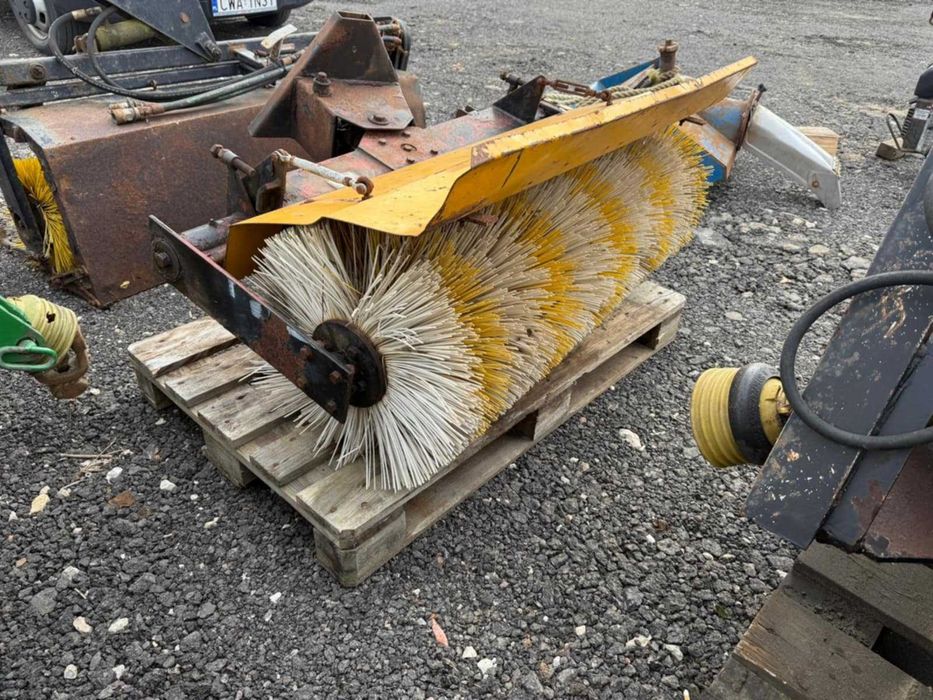 Szczotka zamiatarka do ciagniczka