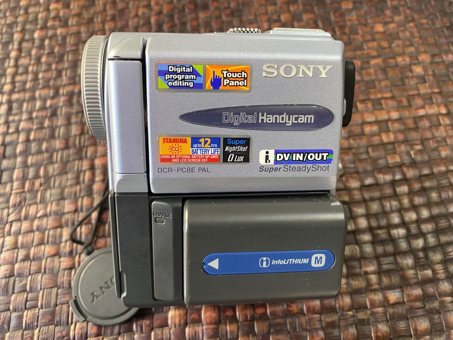 Câmara de Vídeo Digital SONY DCR-PC8E Mini DV Handycam