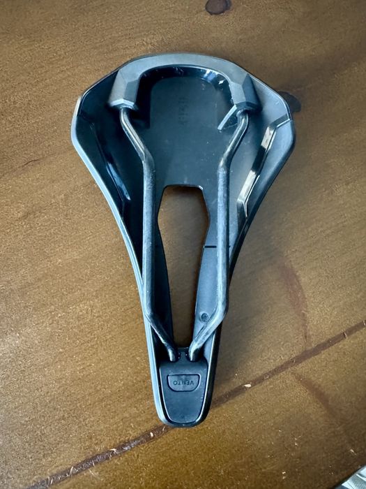 Selim Fizik Argo Vento R1 Carbon |140mm - como novo