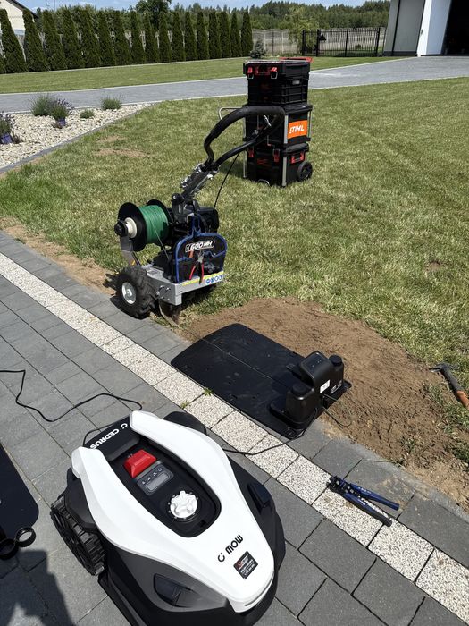 Robot koszący Cedrus C-MOW M6 600m²      SPRZEDAŻ - MONTAŻ - SERWIS