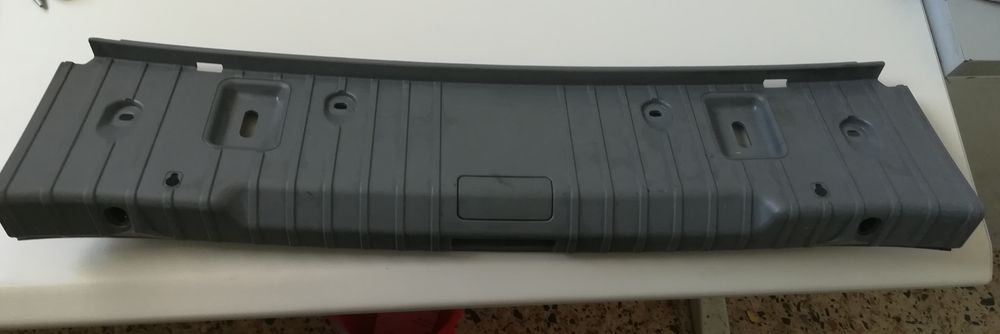 Plástico tampa mala  BMW Série 3 320