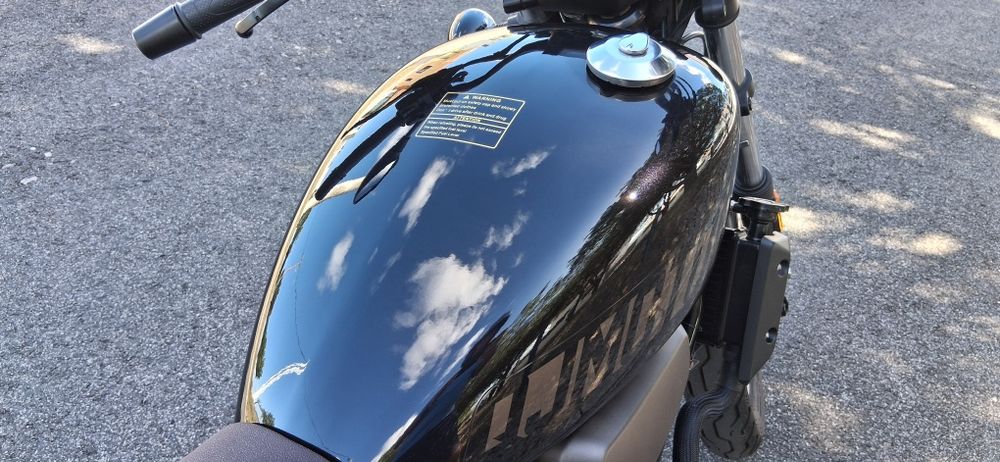 QJ Motor SRV 125 Preta Abril 2025 + Acessórios Imaculada