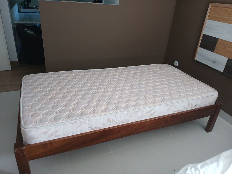 Cama  de solteiro + colchão  + estrado