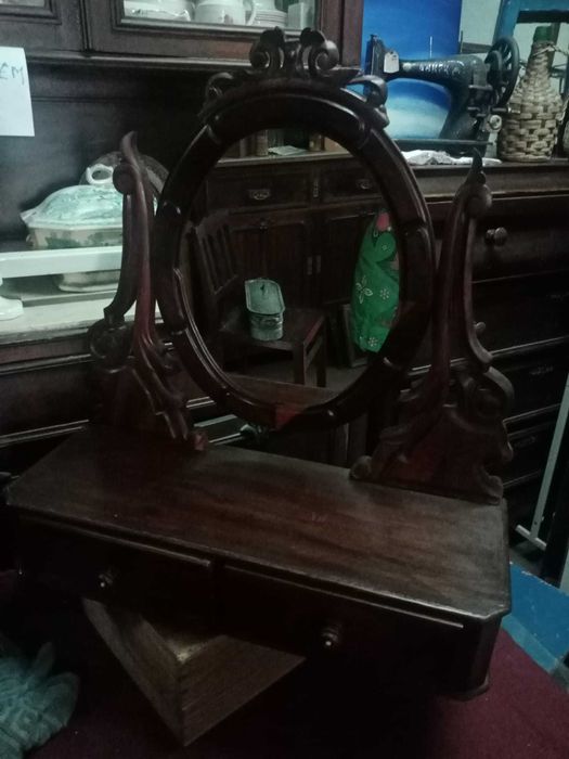 Toucador de mogno (século XIX)