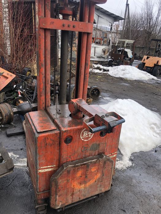 Рохла самохідна штабелер