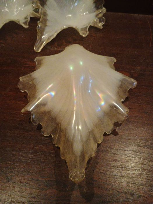 Три стеклянных плафона