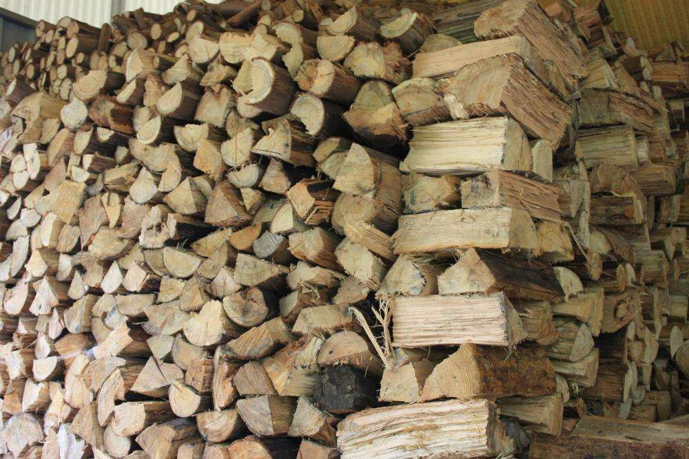 Vendo lenha seca de pinho 30€m3