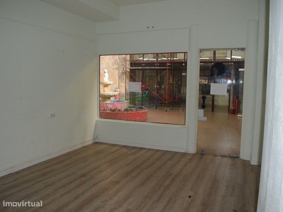 Loja de r/c centro Comercial Sofia