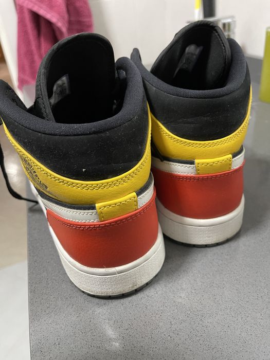 Jordan 1 mid Amarillo
