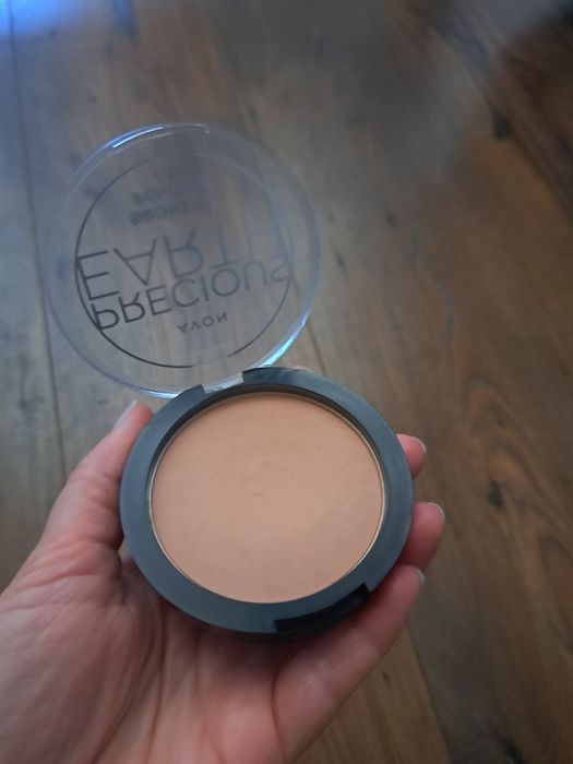 Puder brązujący Avon Precious Earth