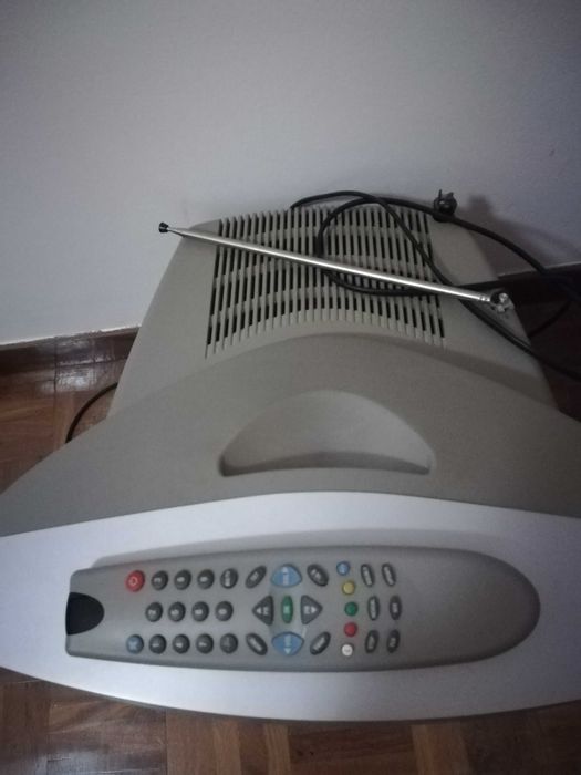 1 televisor antigo marca Watson - a funcionar