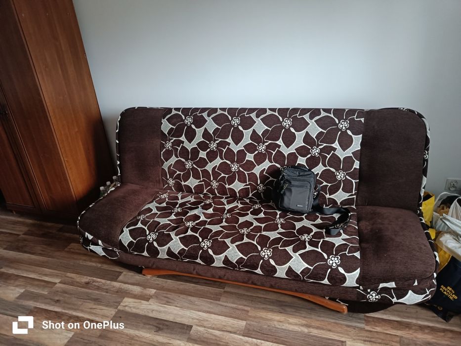 2 łóżka, szafa, komoda