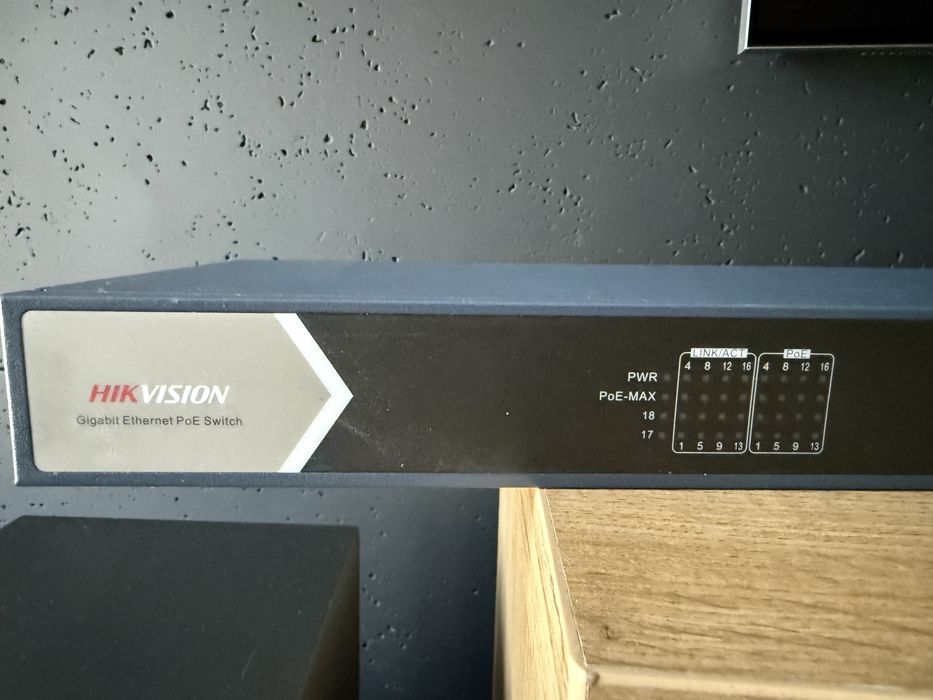 Switch PoE Hikvision 18 portowy DS-3E0518P-E