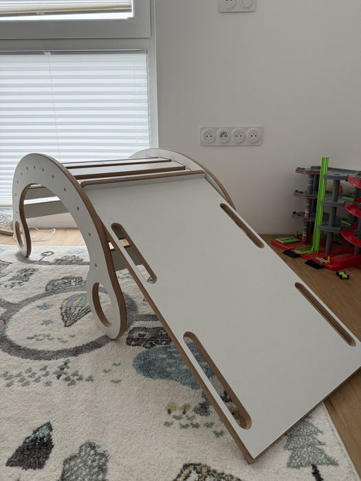 Drewniana montessori-zjeżdżalnia / drabinka wspinaczkowa dla dzieci