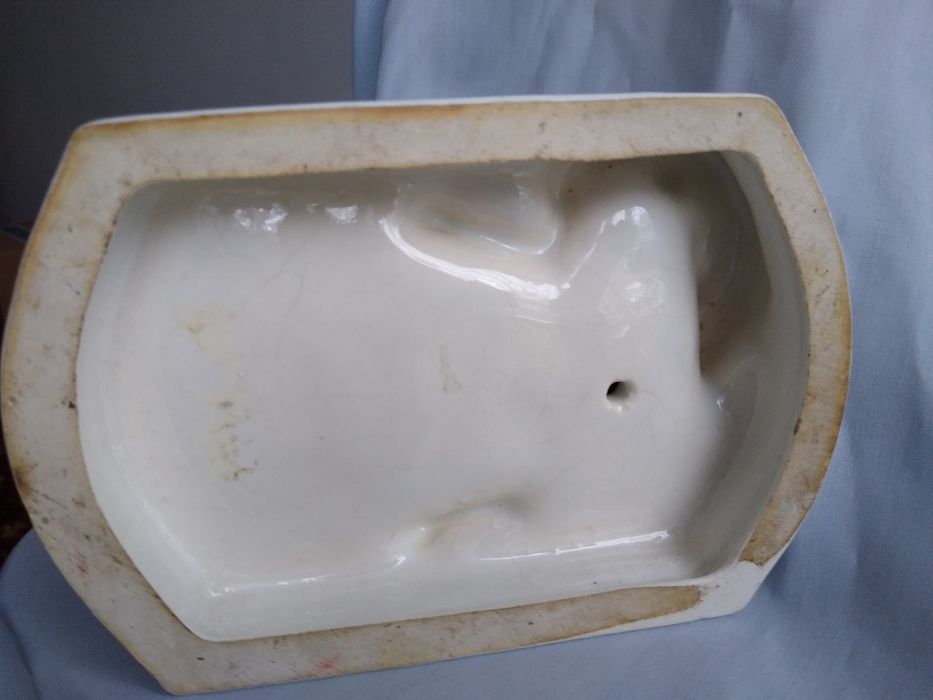 Duża porcelanowa figurka psa