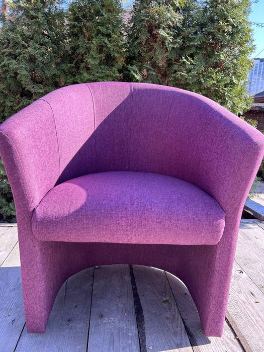 СрочноПРОДАМ Крісла 1200грн,Дивани2500,0СтоливЗал2000,0грнХОЛОДИЛЬНИКИ