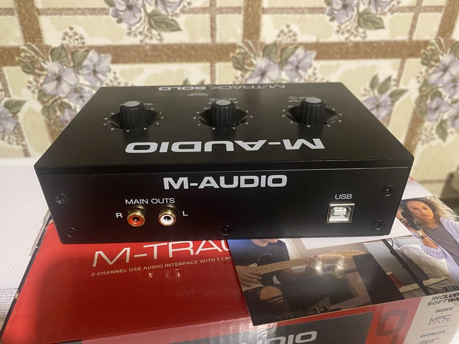 Звуковая карта M-Audio M-Track Solo / Аудиокарта для гитары, вокала, стримов
