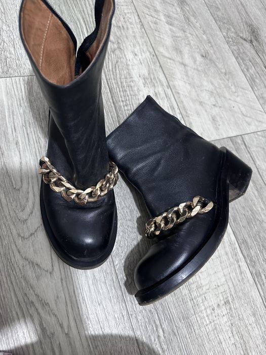Сапоги с цепочкой
