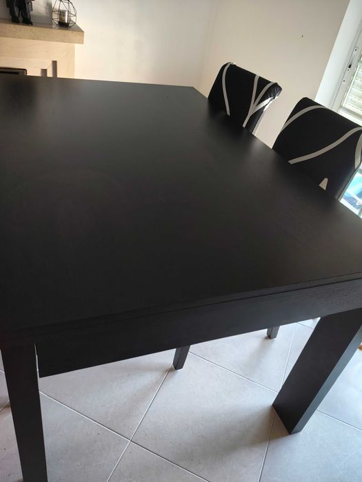 Vendo mesa com cadeiras