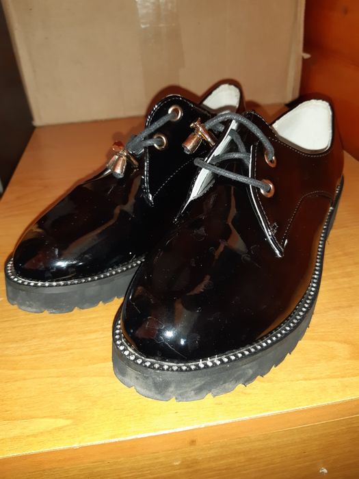 Босоніжки, туфлі