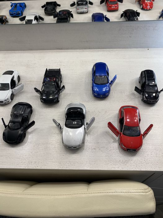 Металеві машинки в хорошому стані