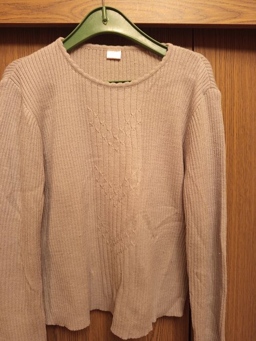 Oliwkowy sweterek