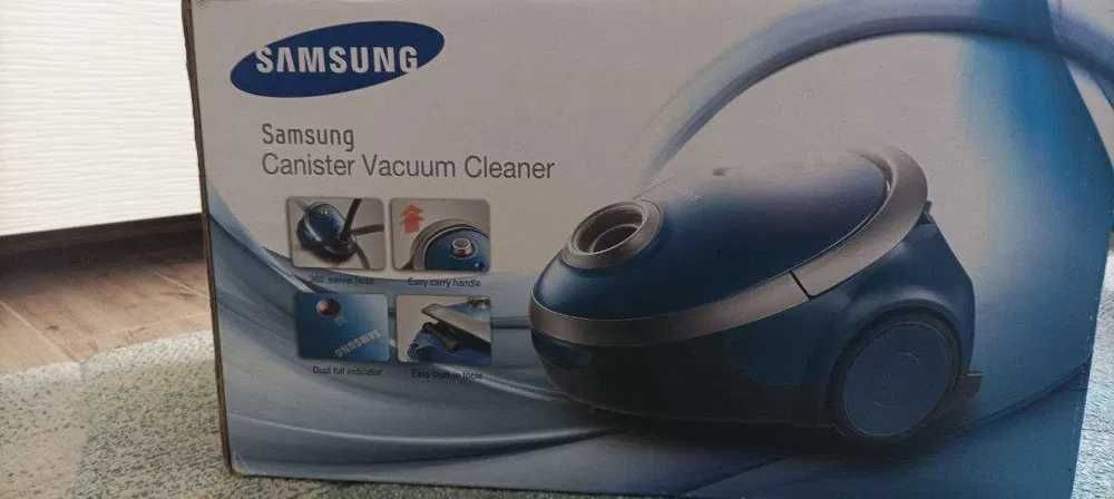 Aspirador Samsung 850W 2,5L vermelha, com acessórios incluídos