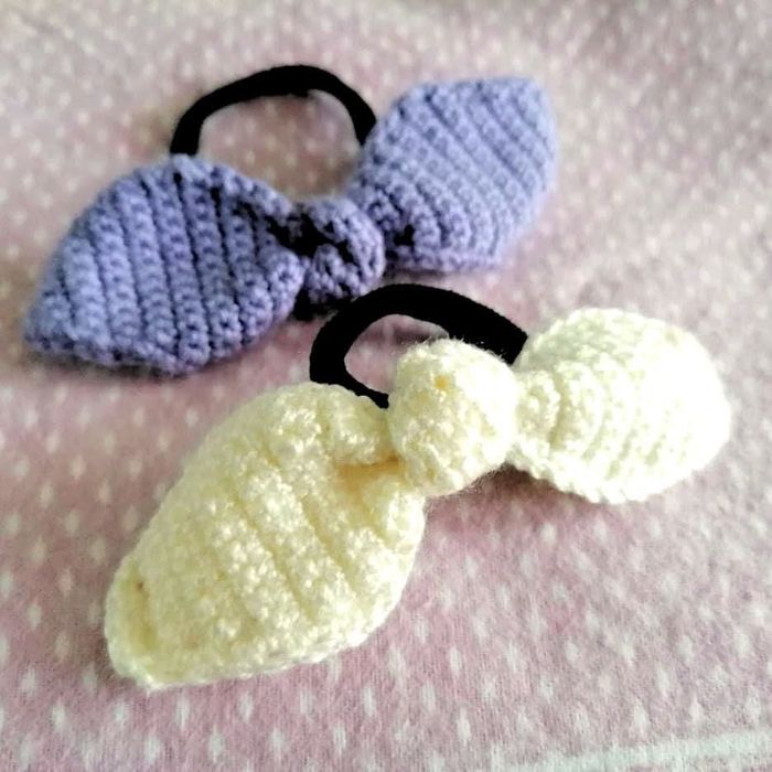 Elásticos coloridos feito à mão