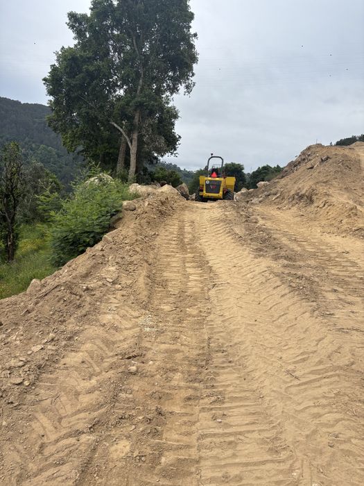 Ofereço / Dou pedra granito amarelo