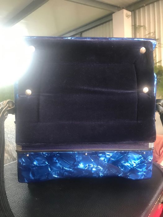 Vendo concertina semi nova em FA LA RE