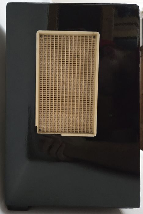 Rádio antigo reparado AEG