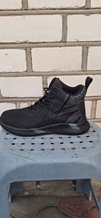 Кроссовки ботинки Польша оригинальные  раз 41